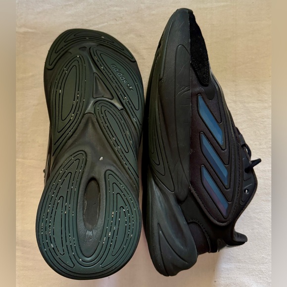adidas Originals Men's Ozelia Sneaker | Size: 8 | Black - Picture 8 of 9
